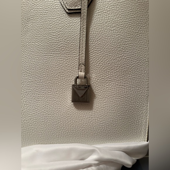 Michael Kors BNWOT Mercer Tote Optical White NEW - Picture 5 of 8